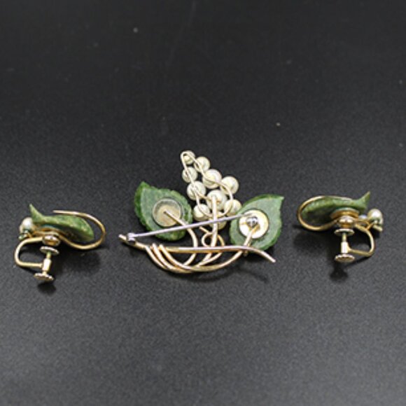 KREMENTZ JADE AND PEARL BROOCH AND EARRINGS - Picture 8 of 10